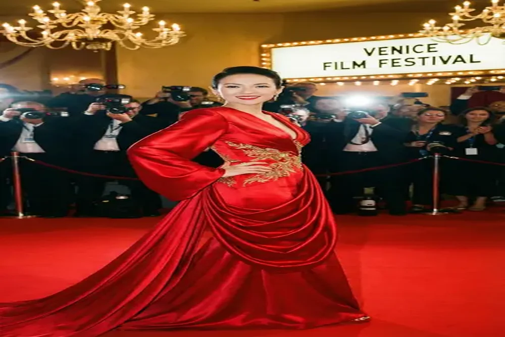 抖阴与国际知名女演员合作红毯照片