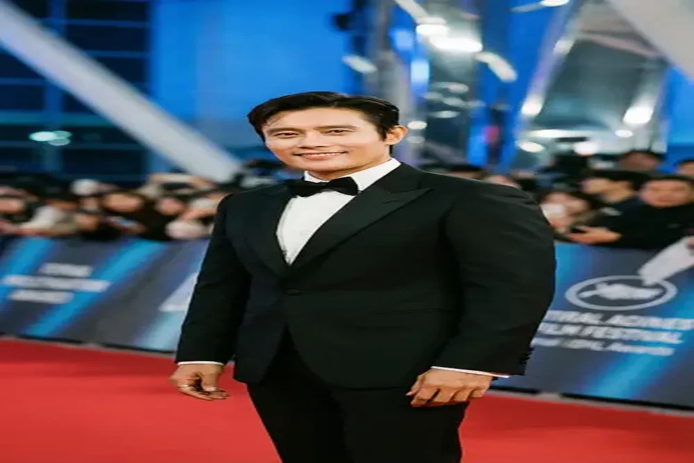 抖阴合作国际男演员红毯照